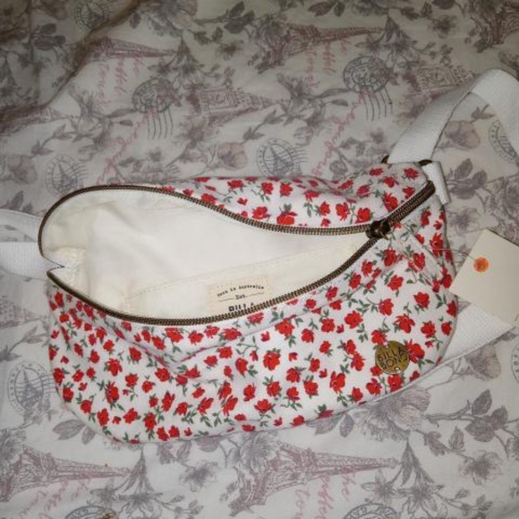 I'm selling a BillaBong Rose bag - Picture 3 of 5